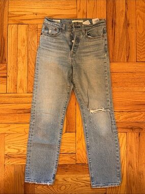 Levi's Light Wash Women's Straight-Leg Jeans with Knee Rip